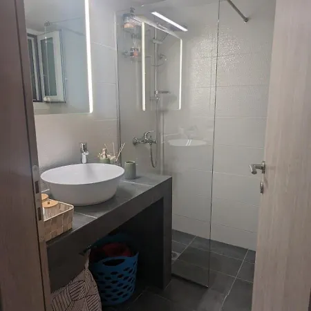 Luxury & Spacious In アパート アテネ